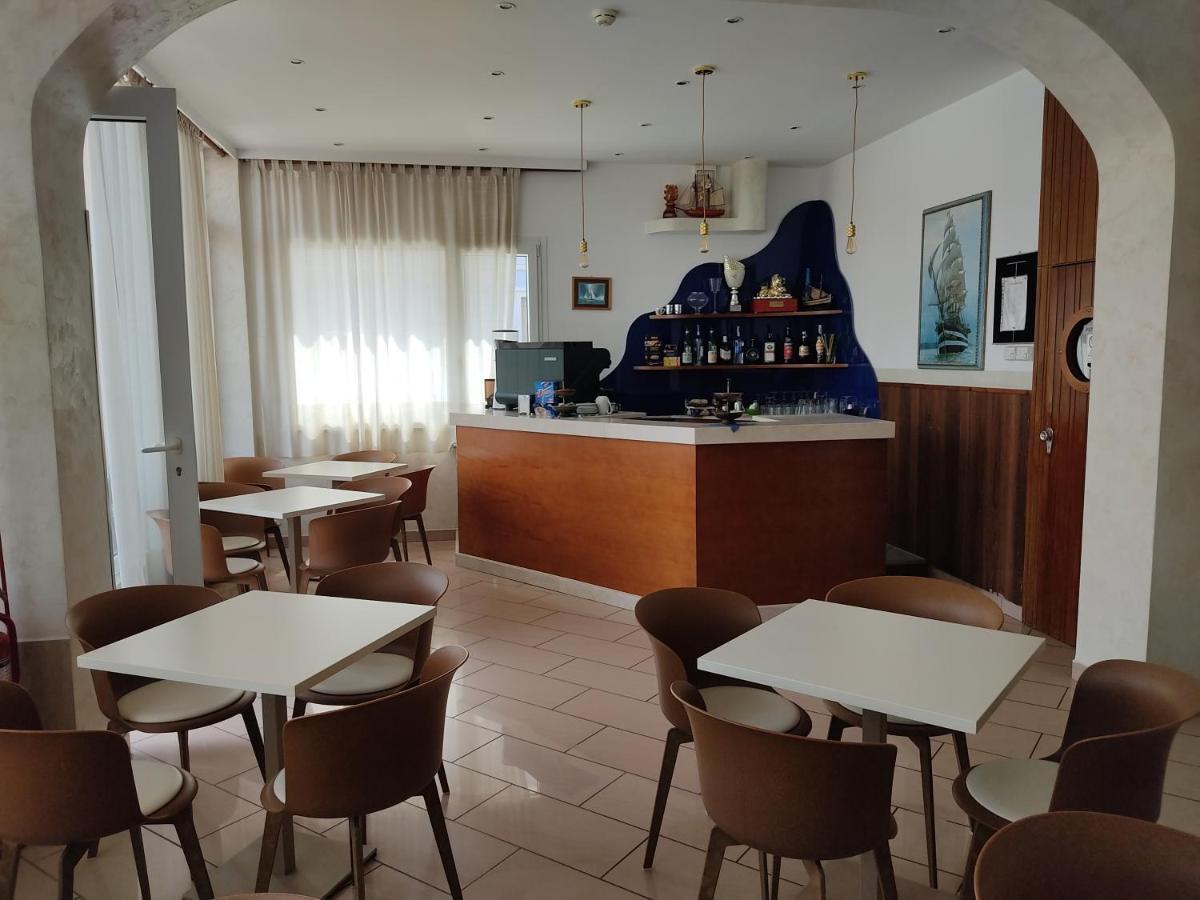 רימיני Hotel Alexander Resort מראה חיצוני תמונה