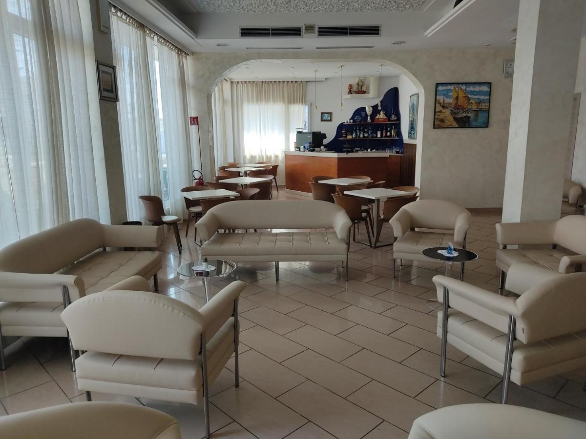 רימיני Hotel Alexander Resort מראה חיצוני תמונה