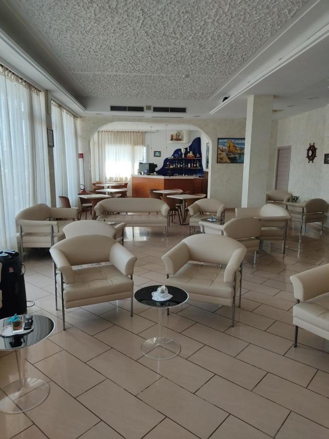 רימיני Hotel Alexander Resort מראה חיצוני תמונה
