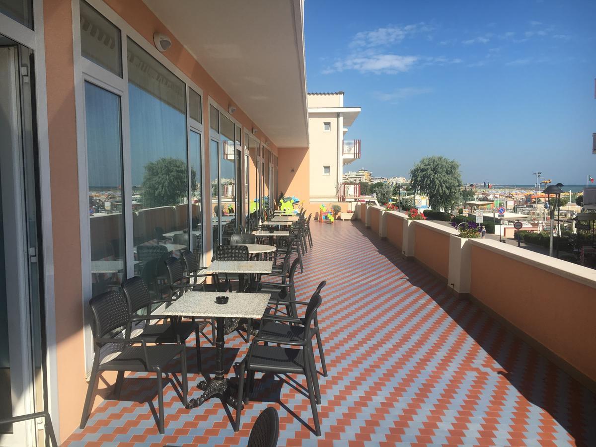 רימיני Hotel Alexander Resort מראה חיצוני תמונה