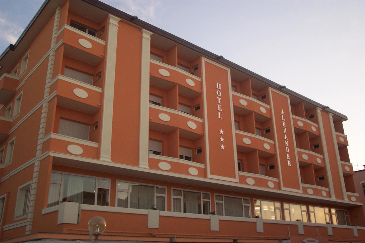 רימיני Hotel Alexander Resort מראה חיצוני תמונה