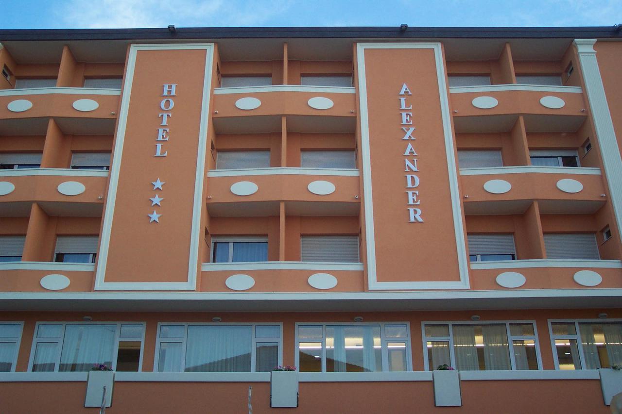רימיני Hotel Alexander Resort מראה חיצוני תמונה