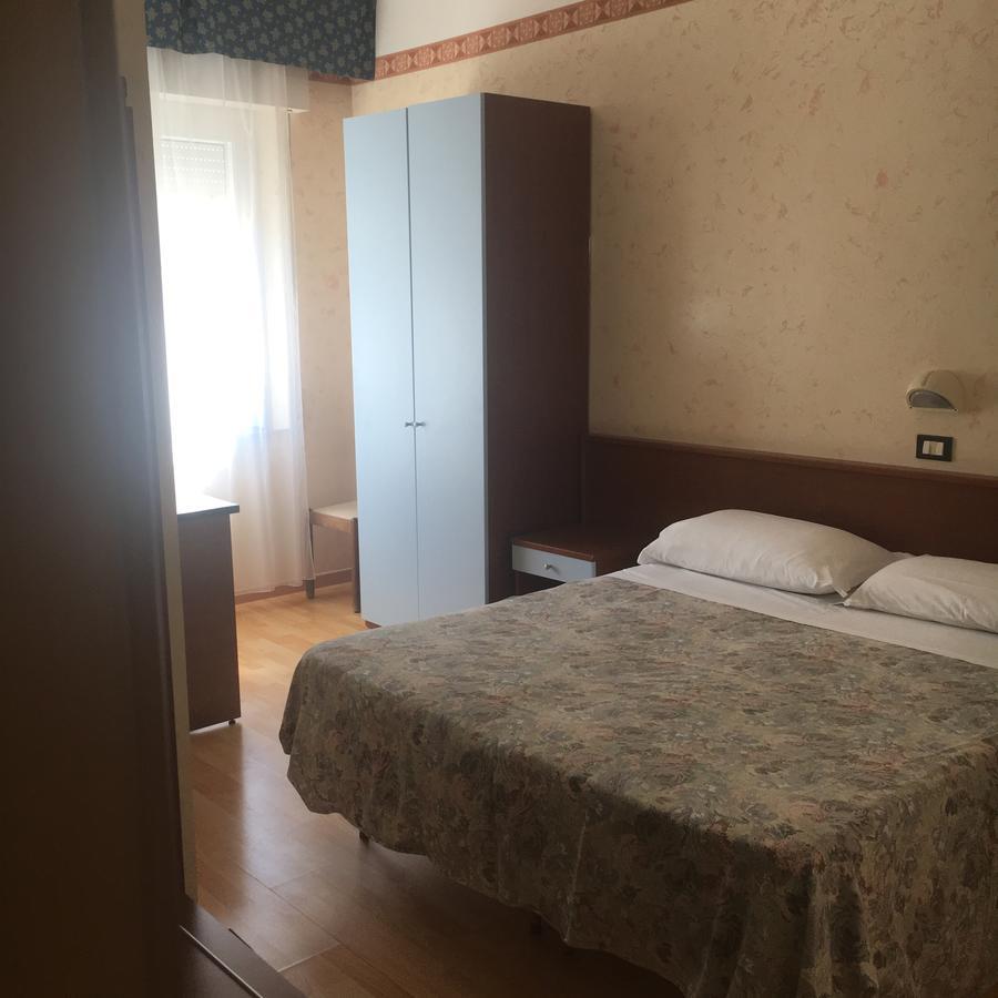 רימיני Hotel Alexander Resort מראה חיצוני תמונה
